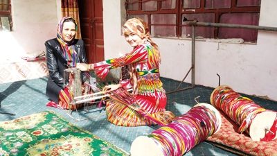 用艾德莱斯丝绸给更多人带来幸福--中国妇联新