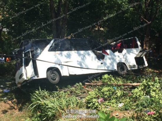 陕西旅行团泰国出车祸 大巴坠崖18人死伤(组图