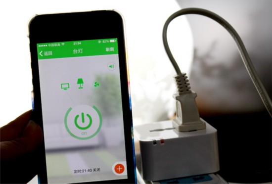 wifi控制已成主流 总之,使用wifi还存在以下几个问题:设备连接个数限制,家庭网络带宽不足,wifi覆盖不全、不稳定,这些因素出现一个都会对智能体验大打折扣。 说完了客观环境因素导致使用上不便利,下面我们再来说说功能和设计上存在的缺陷。其一,智能插座耗电量统计;其二,智能插座热量。既要解决智能化的应用,也要考虑安全,所以笔者选择这两个数据作为参考,需求不同,仅供参考。 编辑:小微