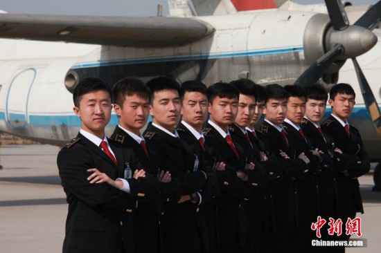 中国民航大学学生进行春季制服换装【2】
