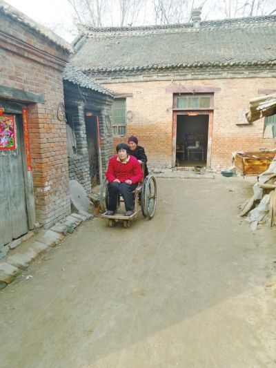 兰考89岁老婆婆为儿媳端屎端尿30年 大爱感动