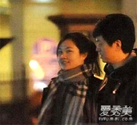 揭秘《歌手3》李健妻子 曝童年美照