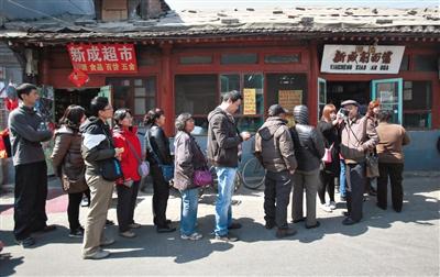 国营老面馆最后一天 食客挤爆小店体验老北京味道