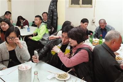 国营老面馆最后一天 食客挤爆小店体验老北京味道