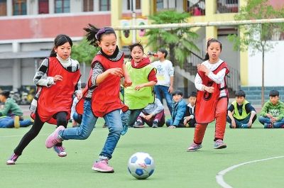沁阳市将足球训练列入中小学体育课内容