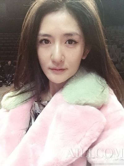 自拍也要耍心机女星酷爱半张脸