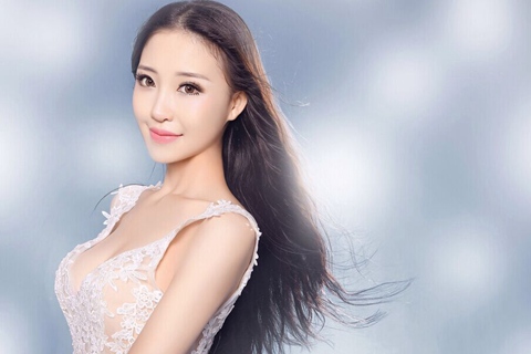 名模陈伊莎真空拍摄杂志大片诠释诱惑新革命