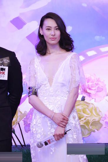 昔日女神复出: 梁洛施 拍 电影 邱淑贞上真人秀--人