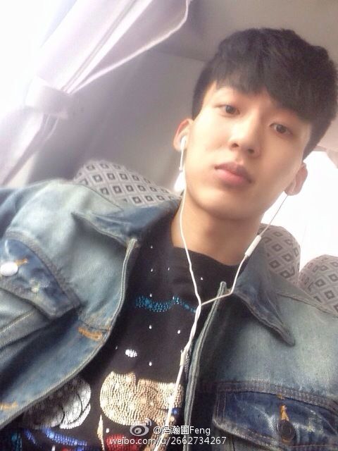 篮球场小鲜肉 冯瀚圃酷似柯震东 帅气阳光爱卖