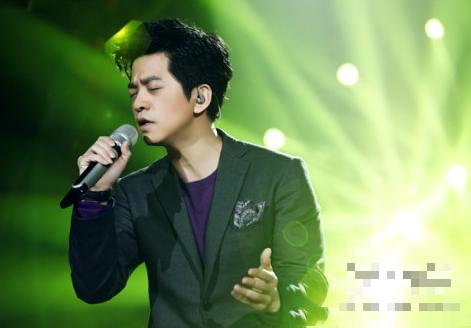 揭秘《歌手》李健妻子:白富美唱功非凡--人民网