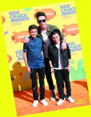 茱莉教坏儿童:惹一点小麻烦,对你有好处