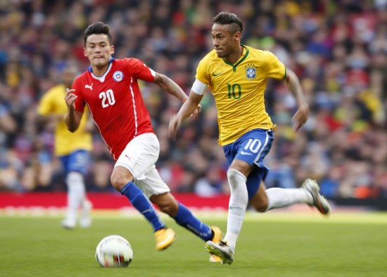 足球友谊赛:巴西胜智利