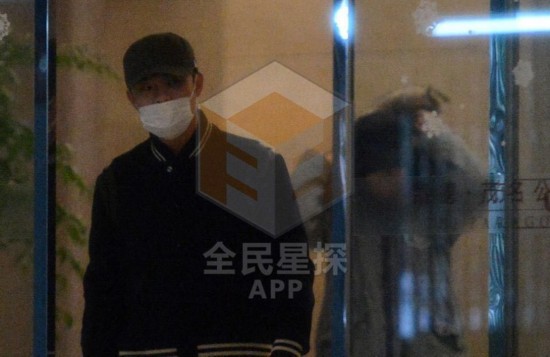 铁证确凿!陈赫张子萱偷情视频曝光 厨房贴身热吻