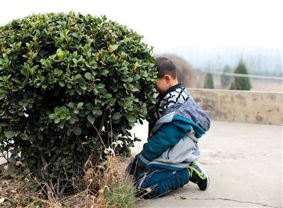 四川被驱逐艾滋男童山西就学 已能写拼音字母