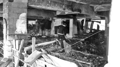 福州一小区起火架空层被烧成废墟 疑因有人烧