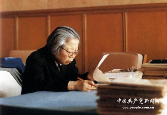 周恩来夫人邓颖超与母亲旧照曝光