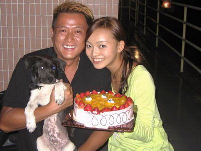 盘点娱乐圈老牛吃嫩草 男男女女黑白配