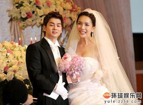 金星变性前照片曝光:为三个养子与丈夫离婚 心