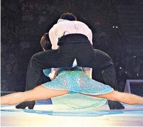 女星台上飙尿谢霆锋放屁 揭明星的尴尬糗事(图