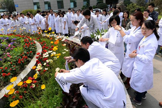 四川省人民医院医生自杀身亡 患者家属:有过争