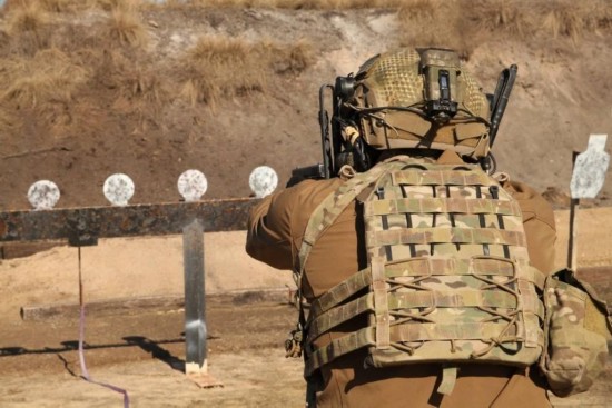 美军特种部队也得用骡子驼装备(图)
