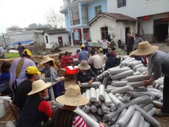 金寨县移民局以产业帮扶促精准扶贫