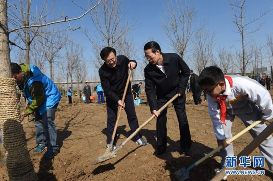 党和国家领导人参加首都义务植树活动