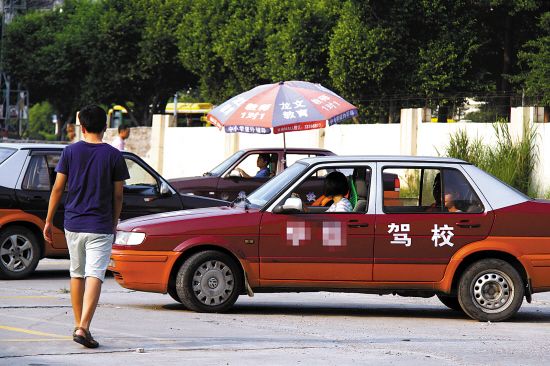 广东湛江最大驾考受贿案:39考官上缴红包210