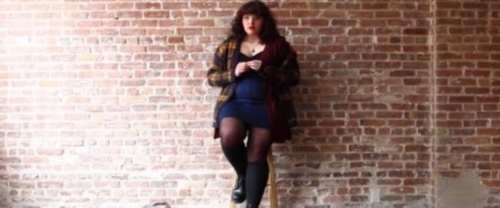 肥胖女编辑拍宽衣视频讲述美丽哲学