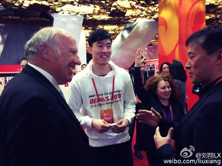 刘翔《我的跑道我的栏》宣布退役 古巨基流泪