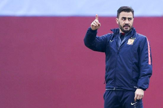 恒大到底怎么了?内乱!队务都敢对卡帅放肆--人