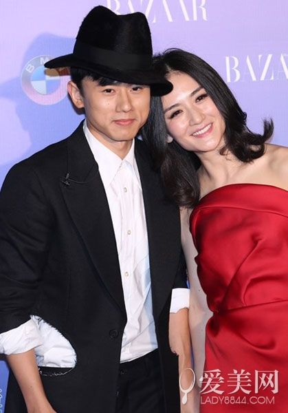 黄晓明Angelababy谢娜张杰 明星情侣牵手照看