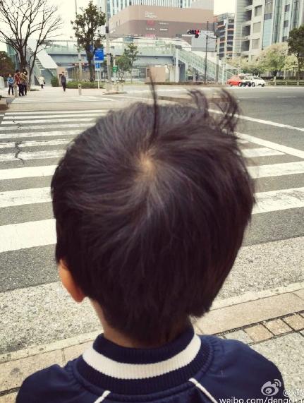 邓超发数张等哥头发凌乱照片 网友:黑我等哥娘