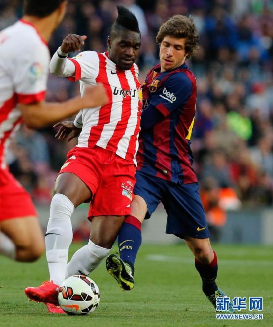 西甲巴萨vs阿尔梅里亚 梅西精彩弧线进球(比赛