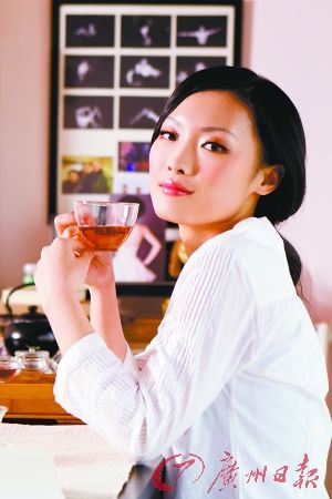 女性偏爱时尚休闲茶品 水果茶究竟有无水果?