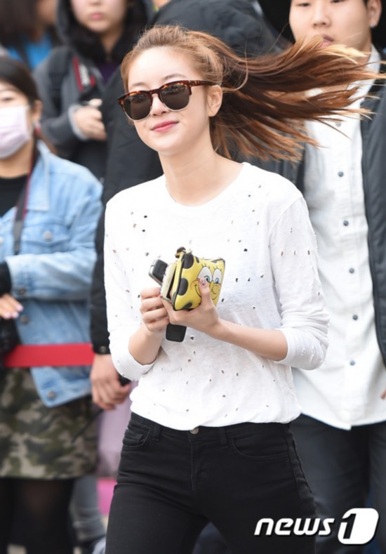 EXO MissA RedVelvet素颜上班路:灿烈伯贤黑