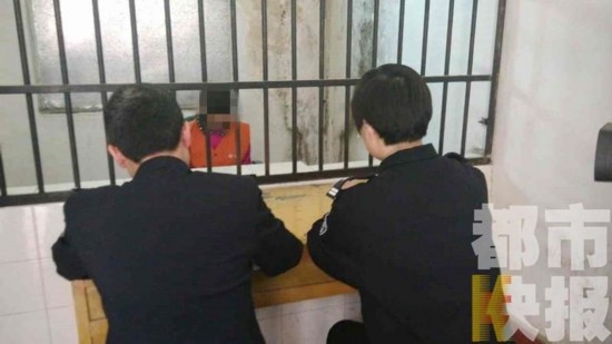 咸阳一影像店涉黄 民警7天看坏2台电脑鉴黄碟