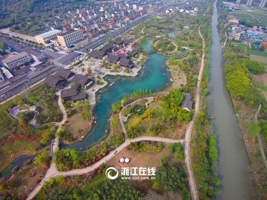 杭州现阴阳河 一侧碧水一侧浑黄(图)