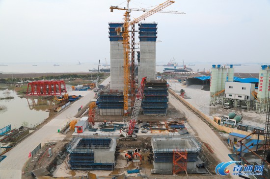 沪通长江大桥南引桥施工全面提速