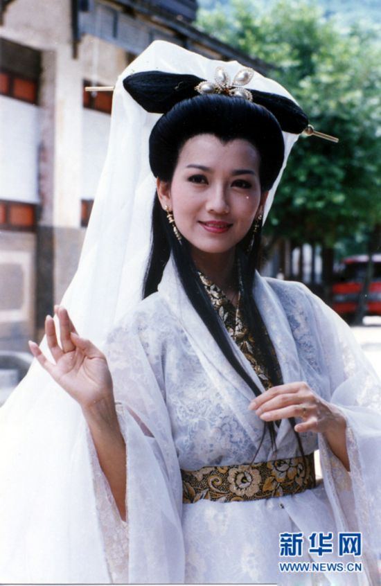 想来《新白娘子传奇》里赵雅芝扮演的白素贞是影视剧中妖精的极品