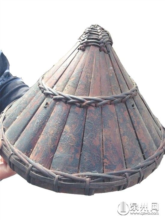 云霄发现一顶清代消防帽 纯手工制作图案清晰