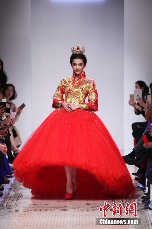 中国新娘婚纱_中国美女新娘婚纱图片