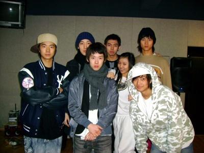 韩庚金在中允浩尼坤宋茜 当红明星罕见青涩练