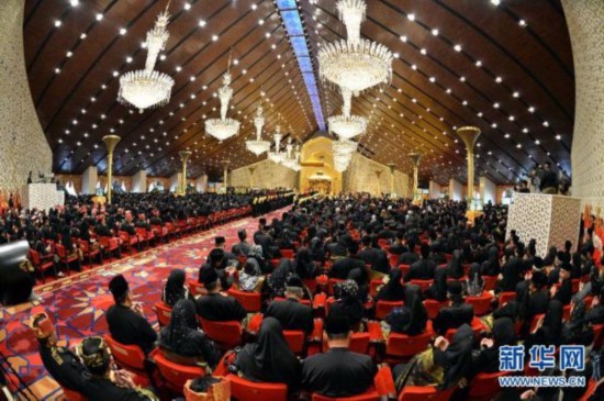 文莱王子大婚现场 豪华珠宝到处都是闪瞎眼