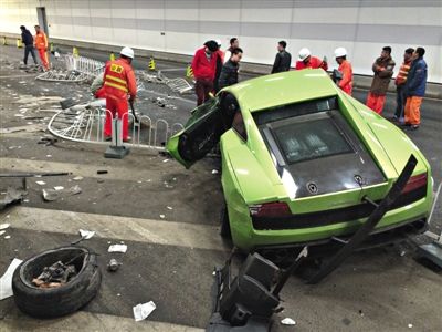 北京超跑车祸车主身份揭秘 居然为在校大学生