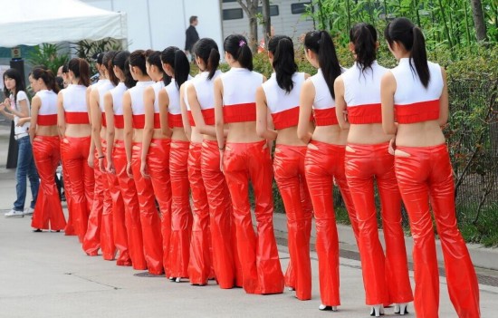 F1中国赛赛车女郎11年靓影:从性感到端庄--安