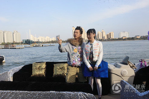 吴莫愁庾澄庆疑同居 二人神同步照片曝光