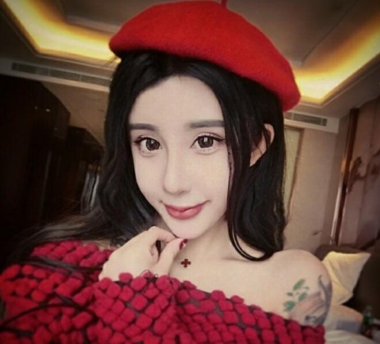 15岁女孩整成“蛇精脸” 自曝整容过程--河南分网--人民网