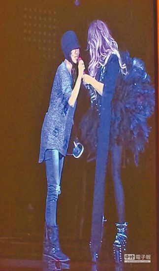 小S自称生孩子机器:我生3个OK?(图)