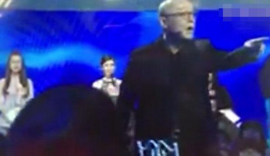 《非诚》删减视频流出 观众上台揍趴男嘉宾(图